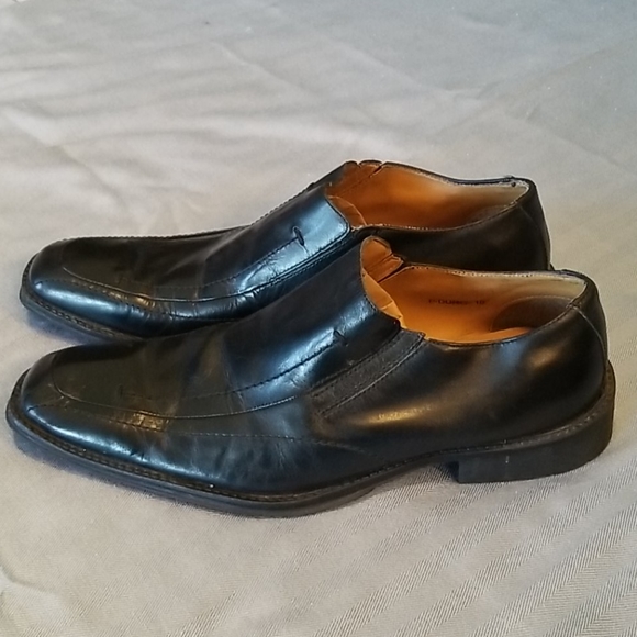 Shoes - Picture 3 of 5